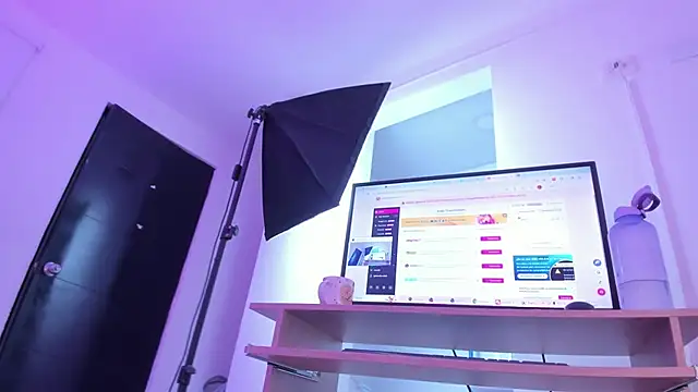 izaro22 online show from September 26, 2025, 2:32 pm