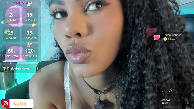 HOTBLACKANDWHITE2 online show from November 16, 2025, 4:40 am