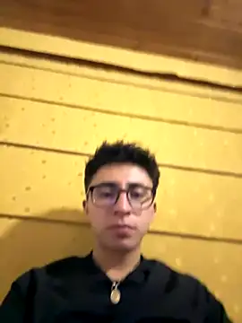 Snapshot of CamiRojas_boy chatting on September 23, 2025, 4:04 am CamiRojas boy online show from September 23, 2025, 4:04 am