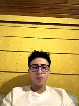 Snapshot of CamiRojas_boy chatting on September 28, 2025, 4:29 am CamiRojas boy online show from September 28, 2025, 4:29 am