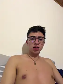 Snapshot of CamiRojas_boy chatting on October 24, 2025, 4:09 am CamiRojas boy online show from October 24, 2025, 4:09 am