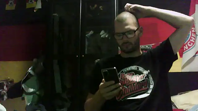 Die-geile-Sau online show from September 16, 2025, 7:04 pm