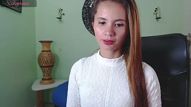 Sofia Franco  online show from September 30, 2025, 7:19 pm