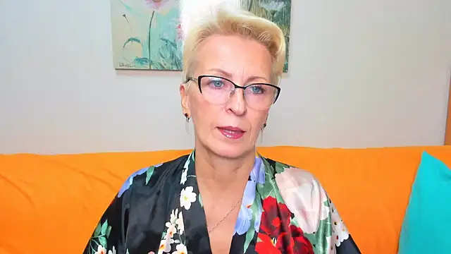 iamyourdream89 online show from September 12, 2025, 5:46 pm