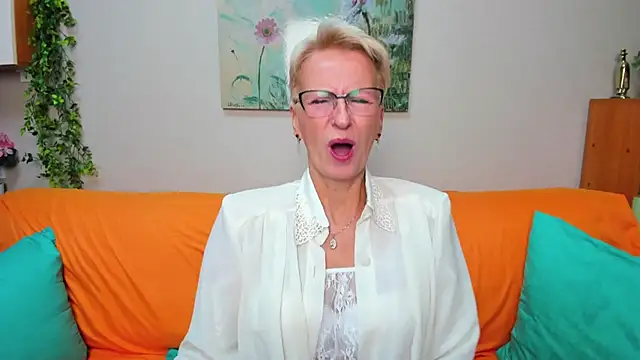 iamyourdream89 online show from September 20, 2025, 8:48 am