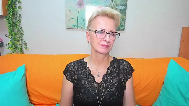 iamyourdream89 online show from October 9, 2025, 12:14 pm