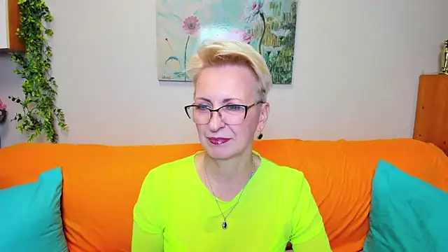 iamyourdream89 online show from November 10, 2025, 4:17 pm