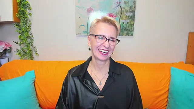 iamyourdream89 online show from November 17, 2025, 2:34 pm