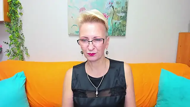 iamyourdream89 online show from November 28, 2025, 1:25 pm