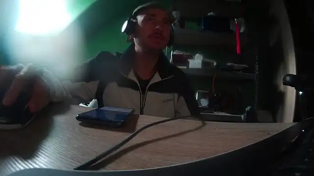 Snapshot of capoloveu chatting on November 29, 2025, 9:34 am capoloveu online show from November 29, 2025, 9:34 am