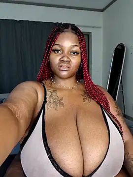 Snapshot of Yung-Missy chatting on October 4, 2025, 8:18 pm Yung-Missy online show from October 4, 2025, 8:18 pm