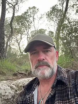 Snapshot of DaddybearVLC chatting on February 25, 2025, 3:49 pm DaddybearVLC online show from February 25, 2025, 3:49 pm