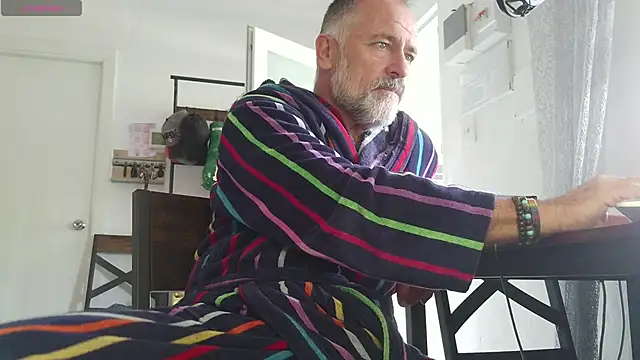 Snapshot of DaddybearVLC chatting on November 1, 2025, 12:07 pm DaddybearVLC online show from November 1, 2025, 12:07 pm