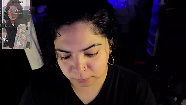 kimmiakiss22 online show from May 11, 2026, 3:23 am