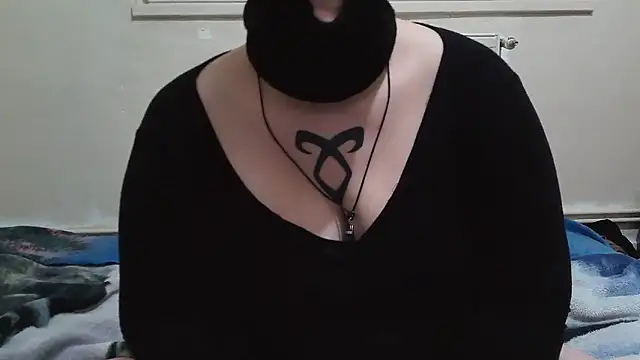 Lolabeluccia xh  online show from November 17, 2025, 7:25 am