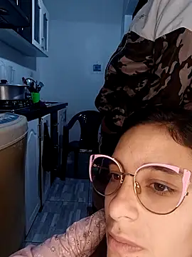 catire2323 online show from November 21, 2025, 2:43 am