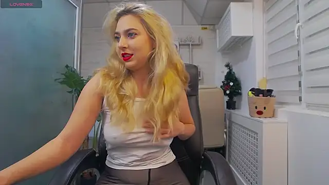 Snapshot of AvaBlue_ chatting on December 28, 2024, 4:08 am AvaBlue online show from December 28, 2024, 4:08 am