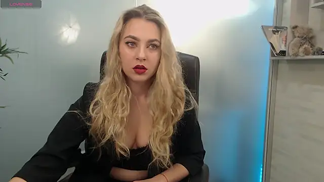 Snapshot of AvaBlue_ chatting on March 1, 2025, 4:04 am AvaBlue online show from March 1, 2025, 4:04 am