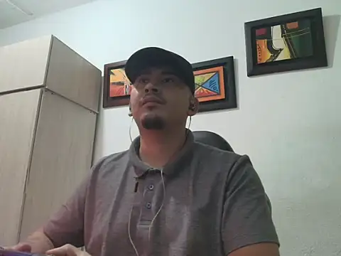 Snapshot of myke_andrade chatting on November 7, 2025, 12:54 am myke andrade online show from November 7, 2025, 12:54 am