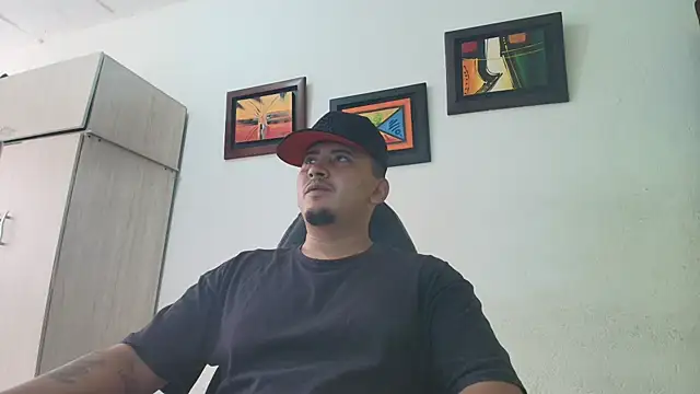 Snapshot of myke_andrade chatting on November 18, 2025, 6:34 pm myke andrade online show from November 18, 2025, 6:34 pm