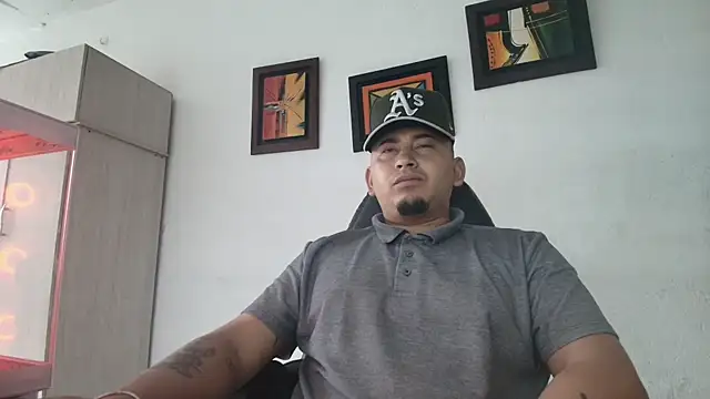 Snapshot of myke_andrade chatting on November 25, 2025, 11:54 am myke andrade online show from November 25, 2025, 11:54 am