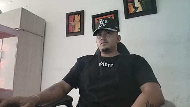 Snapshot of myke_andrade chatting on November 26, 2025, 2:40 pm myke andrade online show from November 26, 2025, 2:40 pm