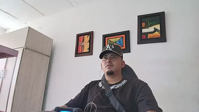 Snapshot of myke_andrade chatting on December 2, 2025, 5:19 pm myke andrade online show from December 2, 2025, 5:19 pm