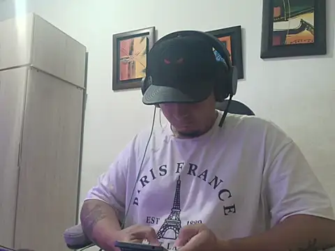 Snapshot of myke_andrade chatting on January 8, 2026, 12:46 am myke andrade online show from January 8, 2026, 12:46 am