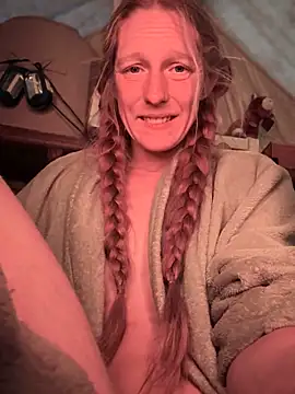 Snapshot of GoldenFlameGoddess chatting on November 10, 2025, 3:00 pm GoldenFlameGoddess online show from November 10, 2025, 3:00 pm