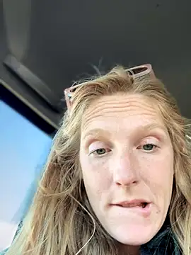 Snapshot of GoldenFlameGoddess chatting on November 15, 2025, 10:04 pm GoldenFlameGoddess online show from November 15, 2025, 10:04 pm