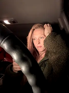 Snapshot of GoldenFlameGoddess chatting on December 3, 2025, 3:14 am GoldenFlameGoddess online show from December 3, 2025, 3:14 am