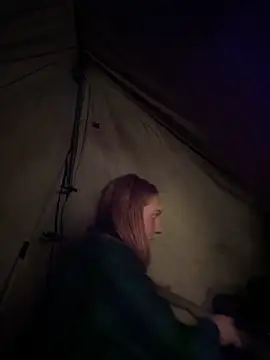 Snapshot of GoldenFlameGoddess chatting on December 18, 2025, 6:52 am GoldenFlameGoddess online show from December 18, 2025, 6:52 am