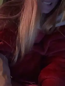 Snapshot of GoldenFlameGoddess chatting on December 21, 2025, 9:27 am GoldenFlameGoddess online show from December 21, 2025, 9:27 am