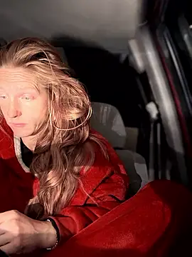 Snapshot of GoldenFlameGoddess chatting on January 10, 2026, 1:57 pm GoldenFlameGoddess online show from January 10, 2026, 1:57 pm