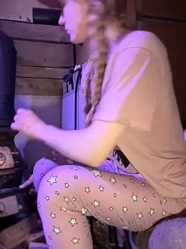 Snapshot of GoldenFlameGoddess chatting on February 3, 2026, 5:16 am GoldenFlameGoddess online show from February 3, 2026, 5:16 am