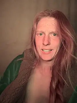 Snapshot of GoldenFlameGoddess chatting on March 7, 2026, 6:32 am GoldenFlameGoddess online show from March 7, 2026, 6:32 am