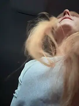 Snapshot of GoldenFlameGoddess chatting on March 8, 2026, 2:04 am GoldenFlameGoddess online show from March 8, 2026, 2:04 am