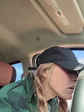 Snapshot of GoldenFlameGoddess chatting on March 28, 2026, 5:01 pm GoldenFlameGoddess online show from March 28, 2026, 5:01 pm