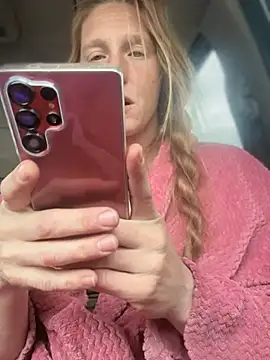 Snapshot of GoldenFlameGoddess chatting on March 30, 2026, 3:24 pm GoldenFlameGoddess online show from March 30, 2026, 3:24 pm