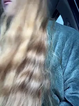 Snapshot of GoldenFlameGoddess chatting on March 31, 2026, 4:18 pm GoldenFlameGoddess online show from March 31, 2026, 4:18 pm