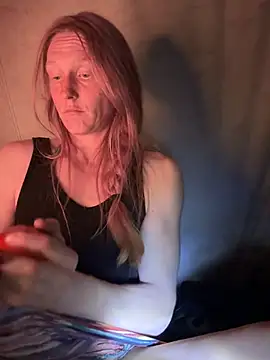 Snapshot of GoldenFlameGoddess chatting on April 5, 2026, 5:04 am GoldenFlameGoddess online show from April 5, 2026, 5:04 am