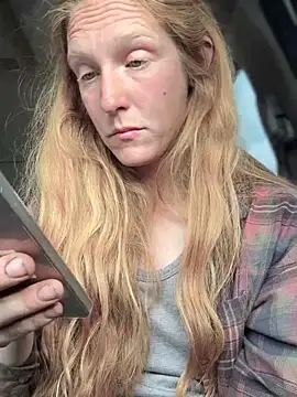 Snapshot of GoldenFlameGoddess chatting on April 10, 2026, 4:06 am GoldenFlameGoddess online show from April 10, 2026, 4:06 am