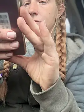 Snapshot of GoldenFlameGoddess chatting on April 12, 2026, 7:19 pm GoldenFlameGoddess online show from April 12, 2026, 7:19 pm