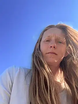 GoldenFlameGoddess online show from May 10, 2026, 3:28 pm
