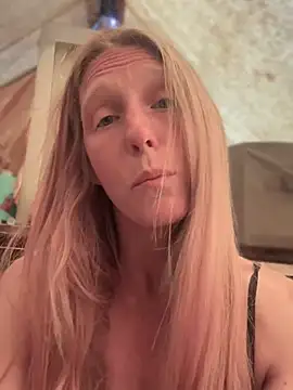 GoldenFlameGoddess online show from May 26, 2026, 4:03 pm