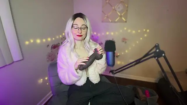 Starr1123 online show from December 4, 2025, 1:15 am