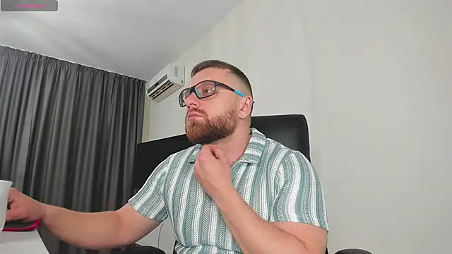 Findom guy online show from January 13, 2026, 4:01 pm