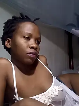 Snapshot of Queentesi chatting on February 12, 2025, 6:40 am Queentesi online show from February 12, 2025, 6:40 am
