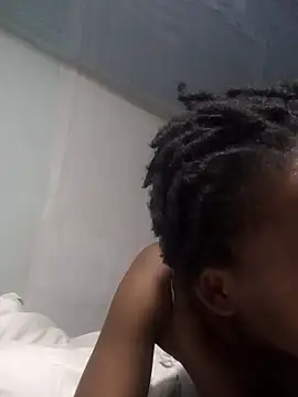 Snapshot of Queentesi chatting on February 25, 2025, 5:58 pm Queentesi online show from February 25, 2025, 5:58 pm