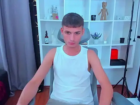 andboyfor6 online show from September 11, 2025, 1:33 pm